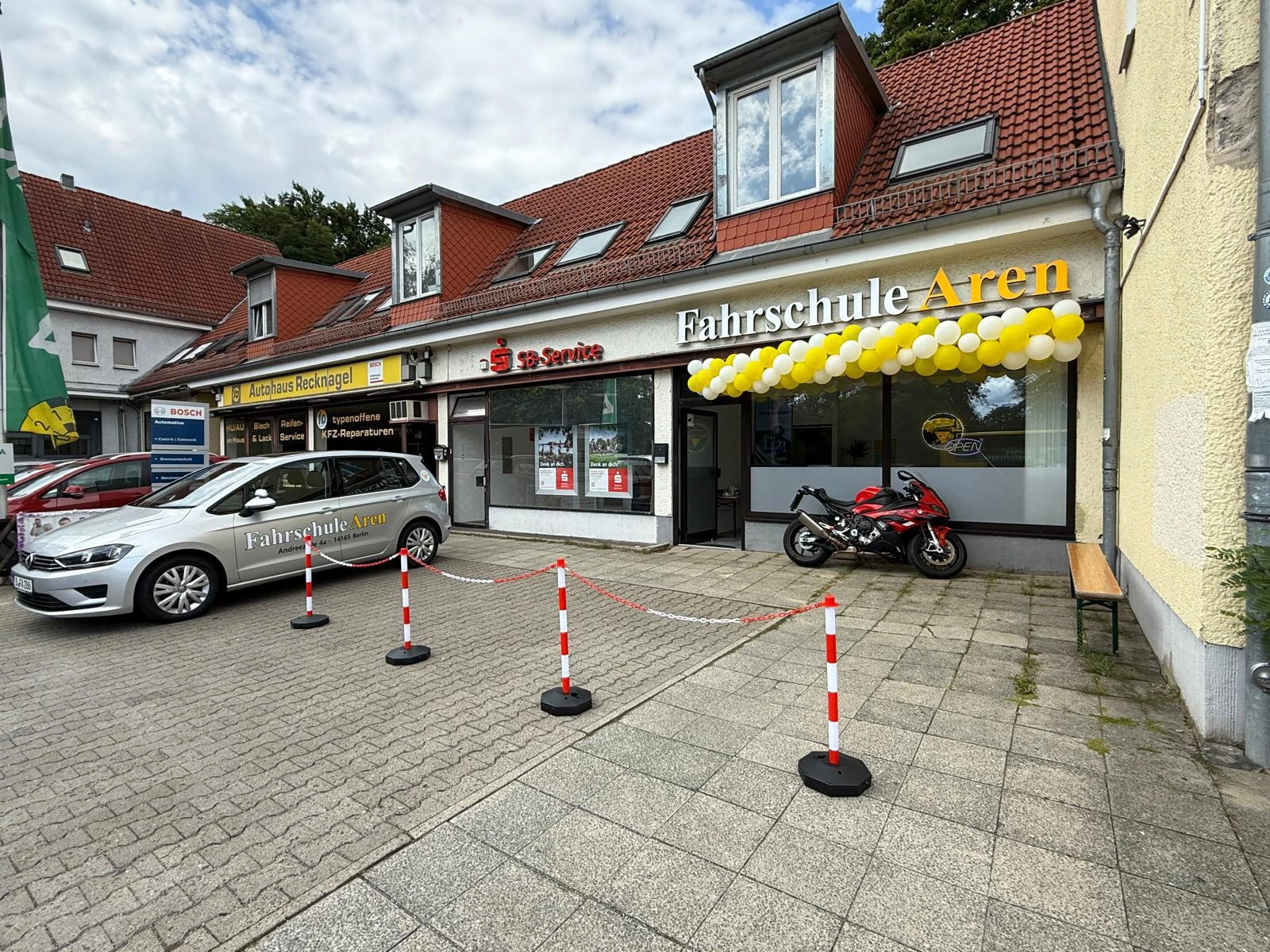Außenansicht der Fahrschule Aren in Berlin
