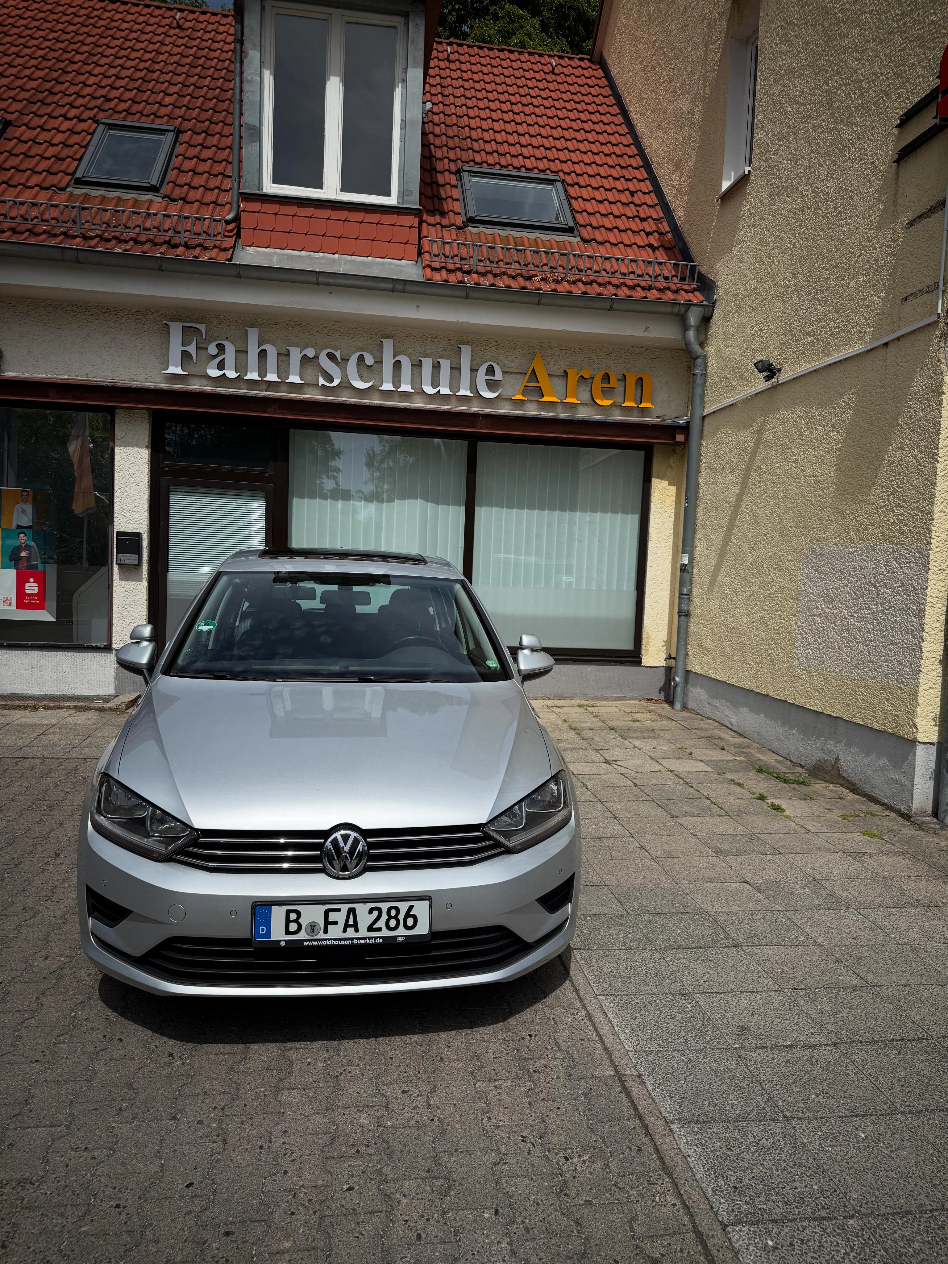 Gebäude der Fahrschule Aren von außen in Berlin